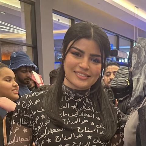 إطلالة ميلا الزهراني بفستان يعبّر عن حبها العميق للحجاز