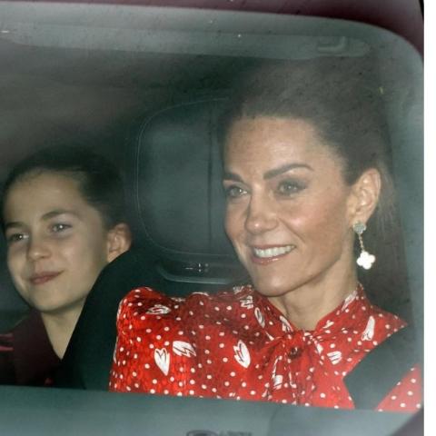 كيت ميدلتون تعيد تنسيق فستانها الأحمر بإطلالة احتفالية أنيقة