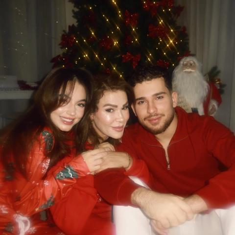 بيسان إسماعيل مع عائلتها