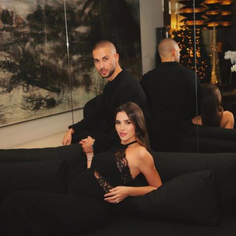 زين قطامي تعلن حملها بإطلالة أنيقة من توقيع إيلي صعب - الصورة بعدسة راني فواز