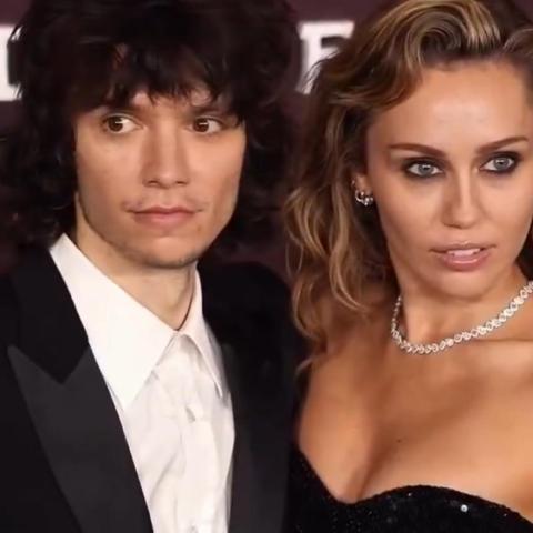 مايلي سايرس وماكس موراندو - إكس