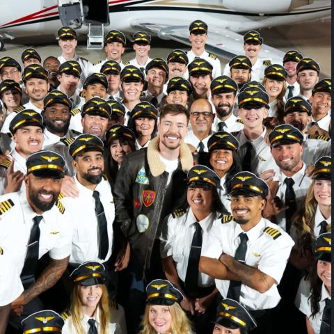 مستر بيست وسط 100 طيار