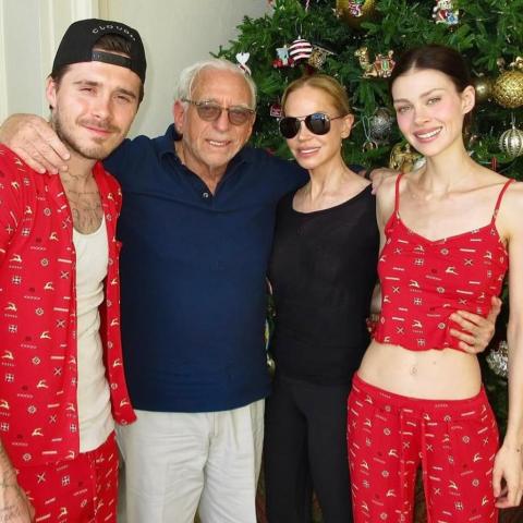 بروكلين بيكهام مع نيكولا بيلتز وعائلتها - إنستغرام