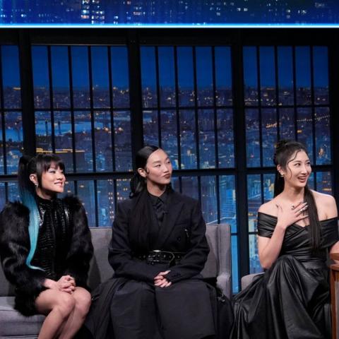 كيف خرجت أزياء KPop Demon Hunters  من الشاشة إلى الواقع