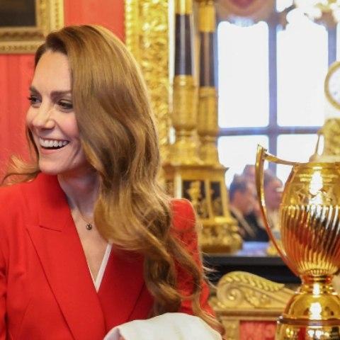 كيت ميدلتون بطابع الـ Power Dressing من توقيع ألكسندر ماكوين