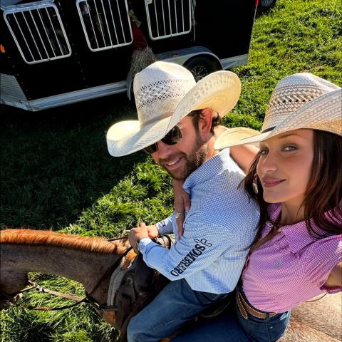 بيلا حديد - أدان بانويلوس