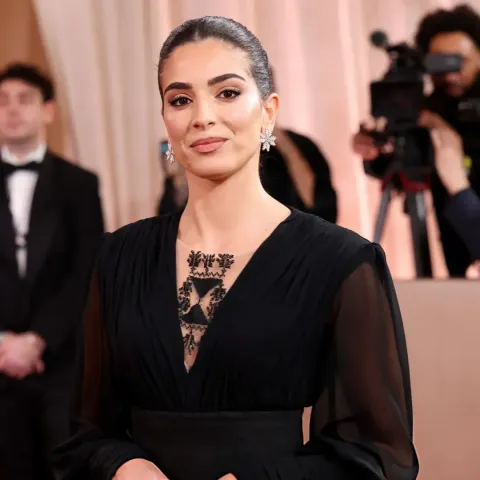 سجى كيلاني بلوك مستوحى من الثوب الفلسطيني في الغولدن غلوبس - الصورة من حساب A Shot Magazine على انستغرام