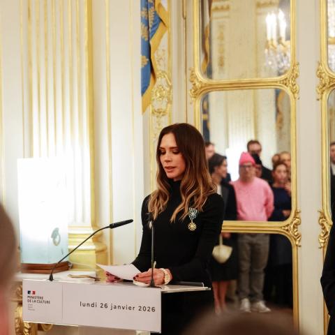 فيكتوريا بيكهام تُكرَّم في باريس بوسام الفنون والآداب - الصورة من انستغرام فيكتوريا بيكهام