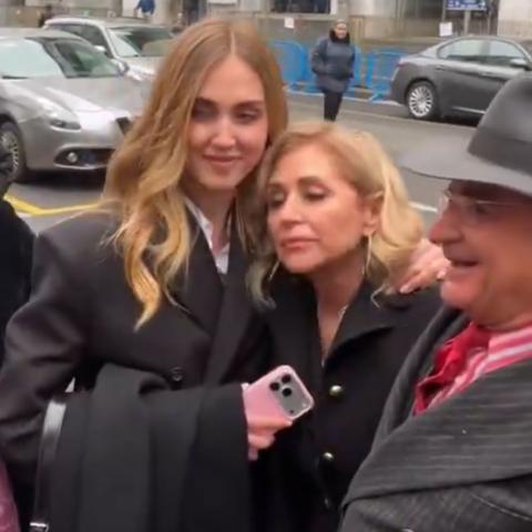 كيارا فيرانيي مع عائلتها - إكس