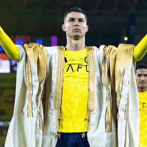 رونالدو في يوم التأسيس… حضور بالزي السعودي