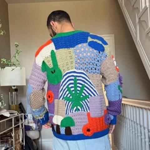 محمد صلاح يلفت الأنظار بكنزة كروشيه بسعر 80 ألف جنيه