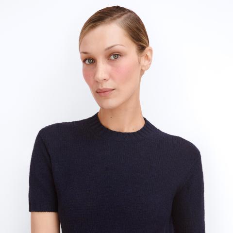 Prada Beauty تعلن بيلا حديد أول سفيرة تجميل عالمية للعلامة