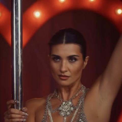 توبا بويوكستون تفاجئ الجمهور بأداء جريء في فيلم Sultana بعد 3 أشهر تدريب