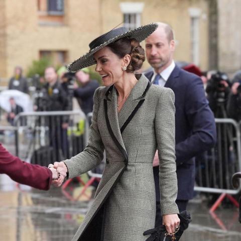 كيت ميدلتون تتألق بنمط Prince of Wales من Suzannah London