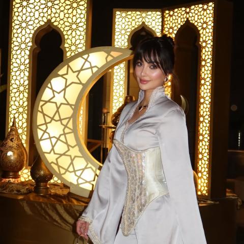 نور الغندور بجمبسوت مستوحى من القفطان مع كورسيه