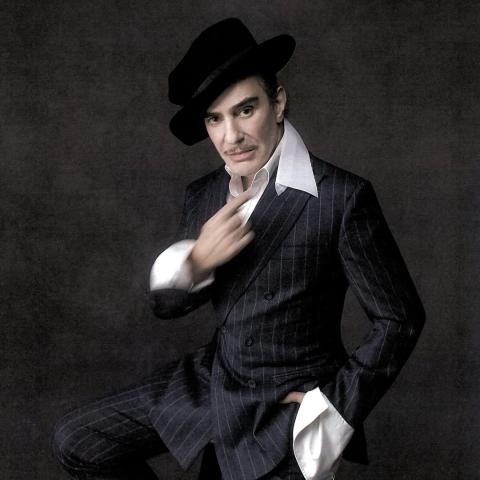 جون غاليانو يعيد ابتكار أرشيف Zara بأسلوب كوتور - الصورة بعدسة SZILVESZTER MAKÓ