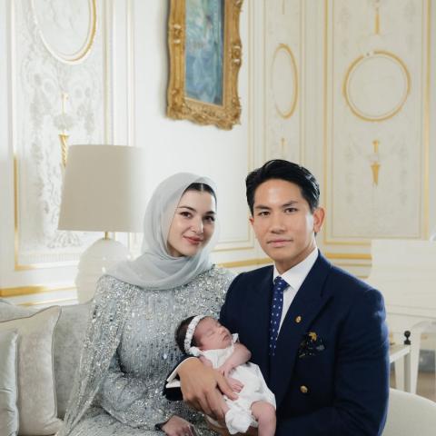 الأميرة أنيشا بفستان ترتر  فضي في عيد الفطر من جيني باكهام- الصورة بعدسة  BRILLIANTDAY Photography