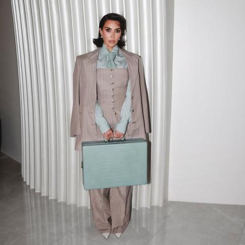 كيم كاردشيان تطرح أزياءها في مزاد لدعم النساء قانونياً