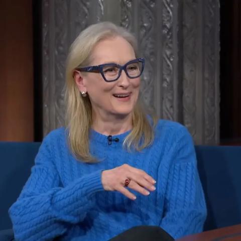 ميريل ستريب تعيد إحياء أسطورة الـ Cerulean Blue بإطلالة ذكية