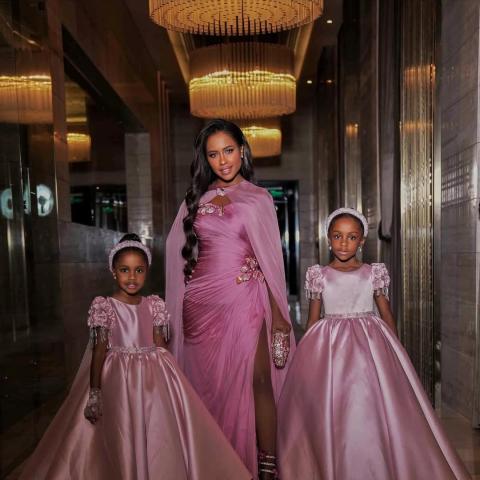 داليا مبارك مع بناتها