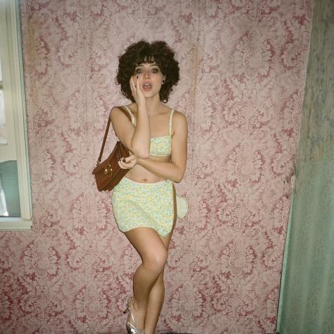 سابرينا كاربنتر بلوك جدي بشعر داكن - الصورة بعدسة المصور Bryce Anderson