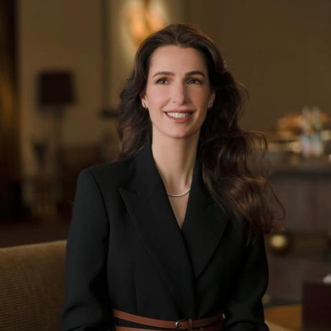 الأميرة رجوة تتألق بلوك كلاسيكي أنيق في عيد ميلادها