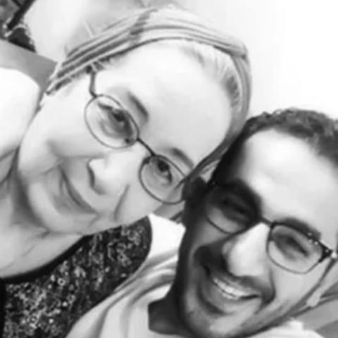 أحمد حلمي مع والدته