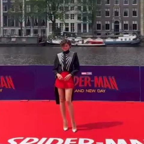 زندايا بإطلالة مستوحاة من عالم Spider-Man بتوقيع لويس فيتون