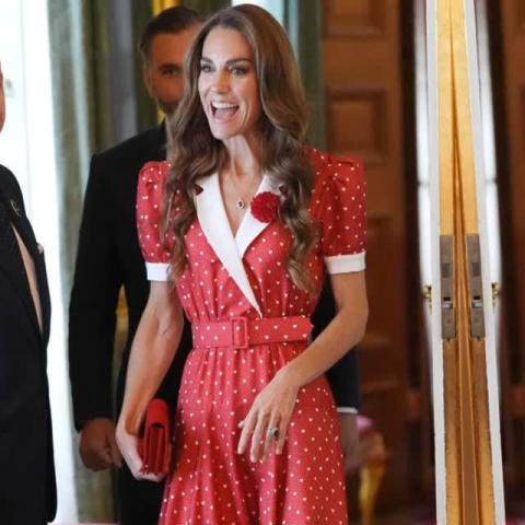 لأول مرة.. كيت ميدلتون ترتدي Rodarte بفستان يحمل رسالة أمل