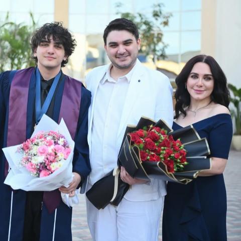سلاف فواخرجي تحتفل بتخرج ابنها علي في مصر