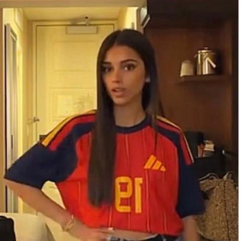إيناس غارسيا بإطلالة رياضية عصرية في نهائي كأس العالم 2026