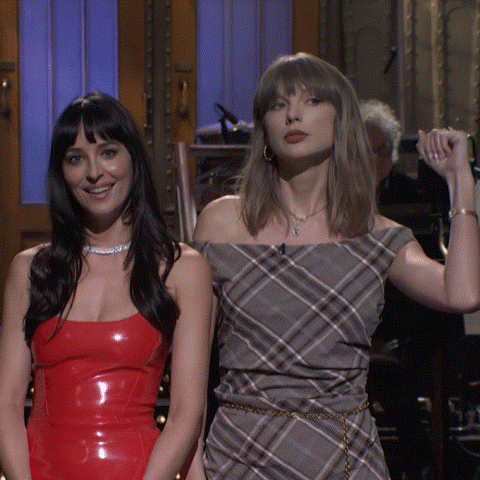 داكوتا جونسون وتايلو سويفت في SNL