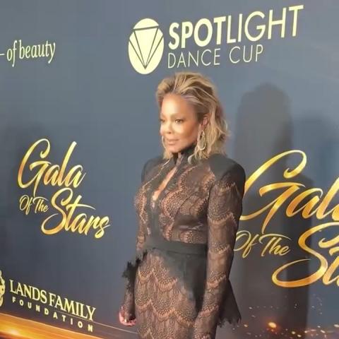 جانيت جاكسون بفستان دانتيل أسود شفاف في Gala of the Stars