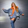 شاكيرا تعتمد موضة الـDenim on Denim  في إعلان الفيفا