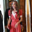 لأول مرة.. كيت ميدلتون ترتدي Rodarte بفستان يحمل رسالة أمل