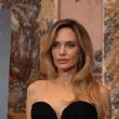 أنجلينا جولي بفستان أسود من توم فورد خلال عرض Couture 
