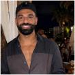 محمد صلاح بإطلالة عصرية من لويفي وأكملها بقبعة تحمل رسالة 