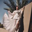 منى زكي بفستان أبيض بتفاصيل معمارية من Zimmermann - الصورة بعدسة عليا راضي 