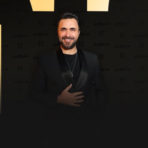 نادر الأتات الفن يصنع الأمل