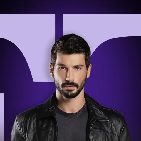 دينيز جان أكتاش بستايل رجولي من غير مبالغة