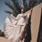 منى زكي بفستان أبيض بتفاصيل معمارية من Zimmermann - الصورة بعدسة عليا راضي 